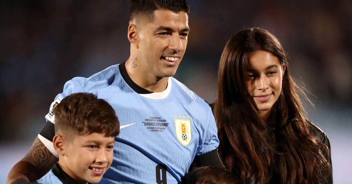 16 fotos de la última función de Luis Suárez con la camiseta de Uruguay