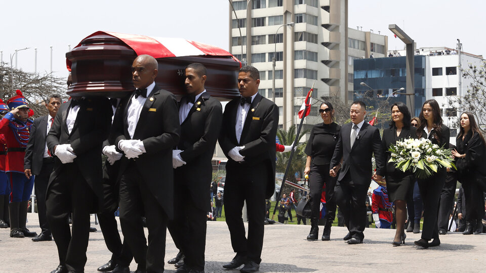 Perú: adiós con pompa para el dictador Fujimori  | Boluarte declaró tres días de duelo 