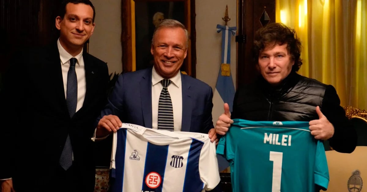 Javier Milei recibió a Andrés Fassi para hablar sobre el fútbol argentino tras la polémica con Claudio Tapia y los arbitrajes