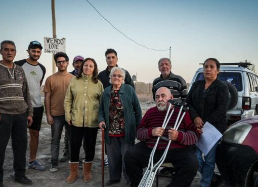 Estafaron a 165 familias el Médano de Oro: compraron tierras fiscales, construyeron y los desalojan en dos semanas