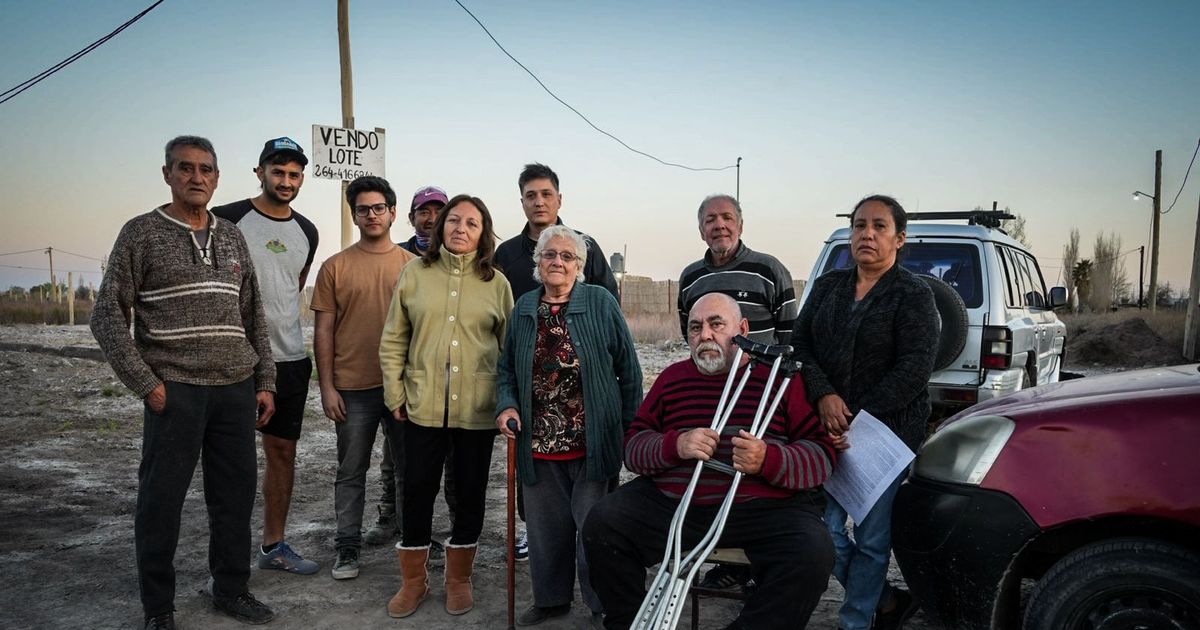 Estafaron a 165 familias el Médano de Oro: compraron tierras fiscales, construyeron y los desalojan en dos semanas