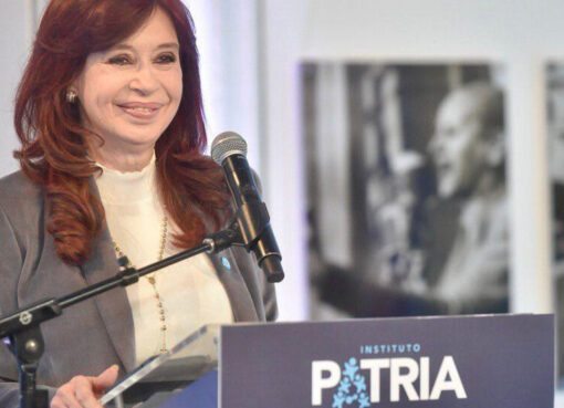 Otro mensaje político de Cristina Kirchner: acompañar al pueblo y ofrecer una alternativa al desastre social | Ante el 20º aniversario de Nuevo Encuentro