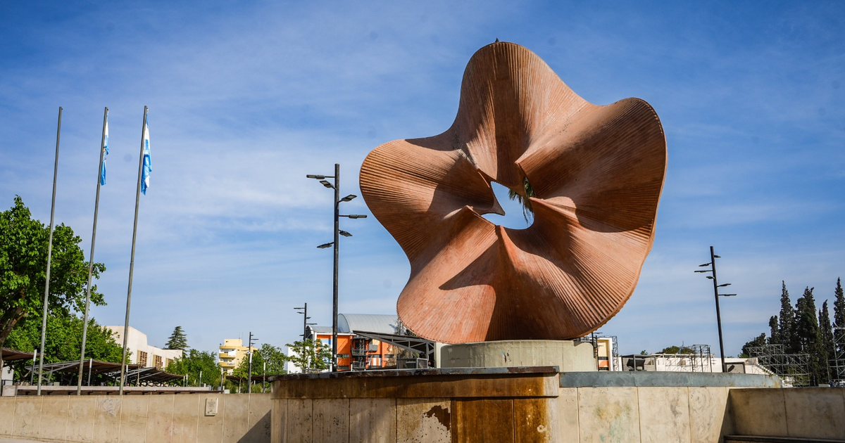 Chau “Tinder sanjuanino”: qué técnica usaron para limpiar el Monumento al Deporte