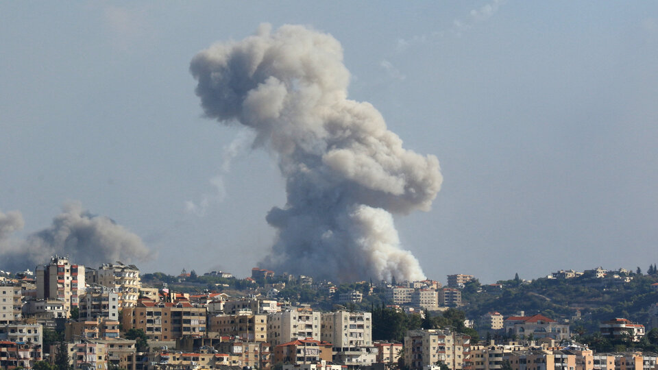 Intensos bombardeos israelíes en Líbano dejan más de 350 muertos y centenares de heridos | Aumenta el temor a un conflicto total en la región