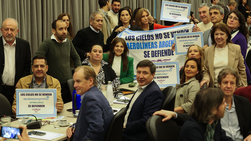 Sin tener los votos asegurados, el Gobierno inició el debate en Diputados para rematar Aerolíneas Argentinas | Varios diputados del interior no quieren saber nada con quedarse sin vuelos