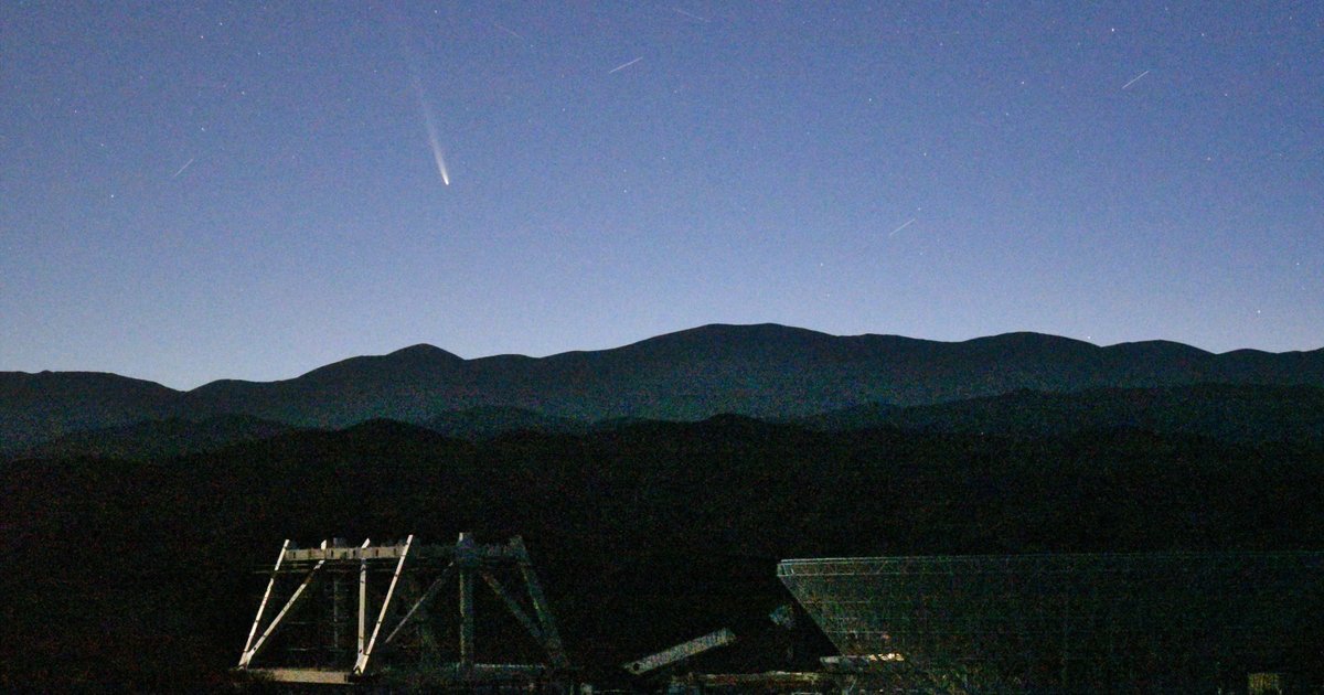 El “Cometa del Siglo” ya brilla en el cielo de San Juan: en qué horario se puede ver