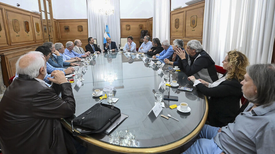 El gobierno busca calmar las aguas que bajan turbias | Cómo fue la reunión de  la CGT con Guillermo Francos