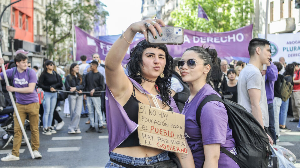 Todas las voces de los que salieron a defender la universidad pública | Crónica de una marcha multitudinaria por las calles de Buenos Aires 