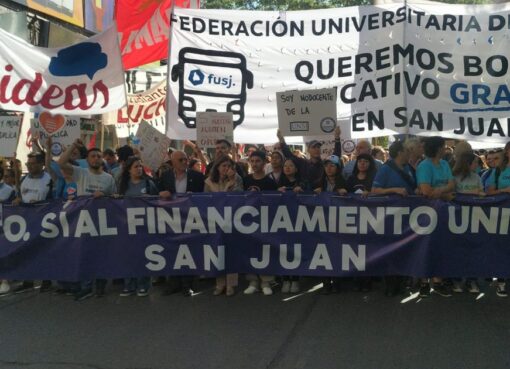 Miles de sanjuaninos bancaron a la UNSJ y marcharon contra el veto de Milei a la Ley de Financiamiento