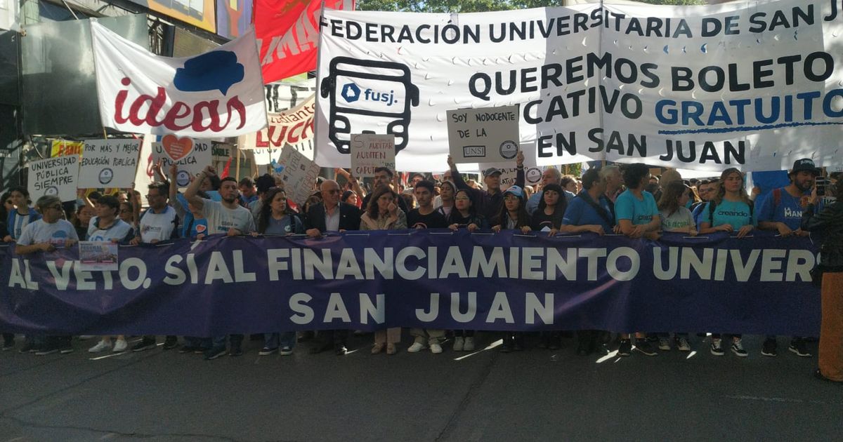 Miles de sanjuaninos bancaron a la UNSJ y marcharon contra el veto de Milei a la Ley de Financiamiento