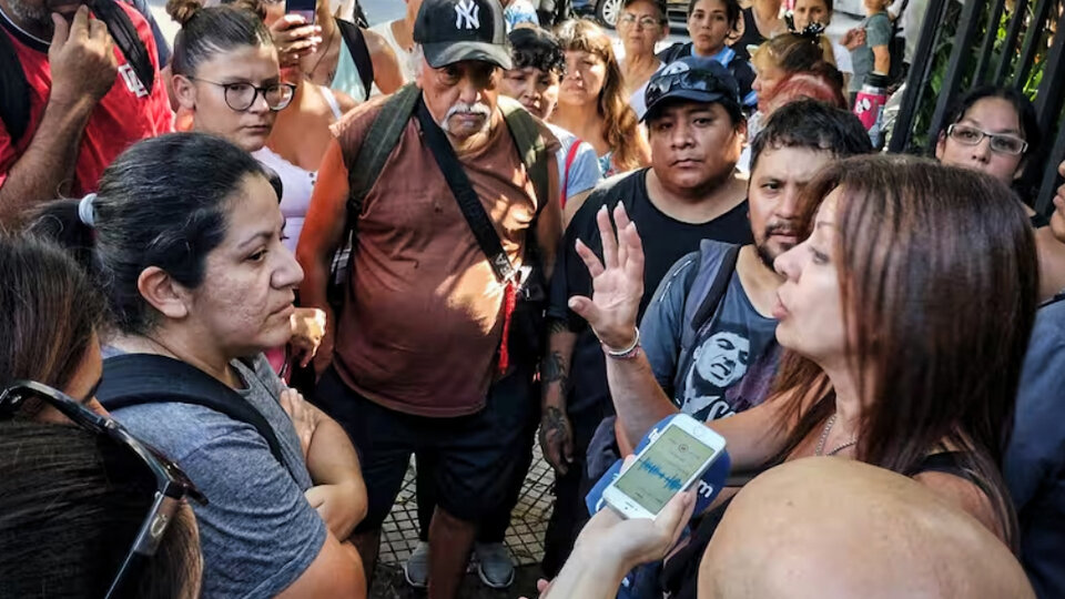 Vuelve la fila del hambre frente a las oficinas de Pettovello | La UTEP marcha este martes en reclamo de mayores partidas para los comedores