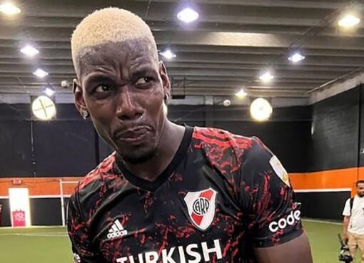 La historia detrás de las fotos de Pogba con la camiseta de River Plate: del pedido que fue tendencia a los memes y reacciones