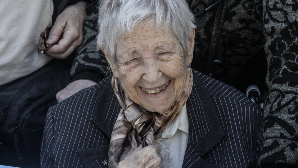 A sus 96 años, Vera Jarach recibió la ciudadanía argentina: “Decidí que esta deuda debía ser saldada” | Un acto de justicia para una militante de la memoria