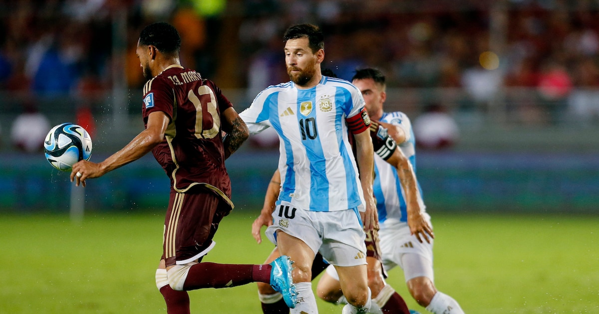 Argentina igualó 1-1 ante Venezuela por las Eliminatorias, en un duelo marcado por el mal estado del campo de juego