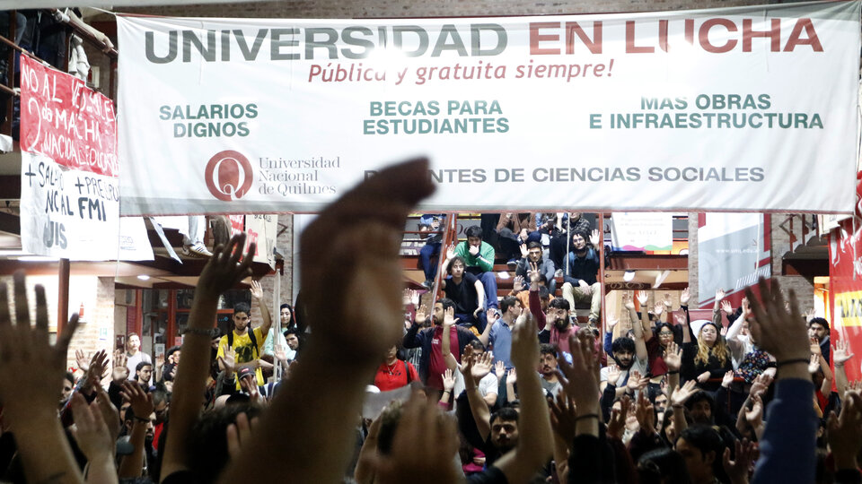 Aviso a Milei: La mayoría de la Argentina apoya la universidad pública | El presidente insiste con atacar a los rectores y acusarlos de corruptos