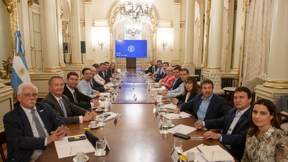 El Gobierno busca blindar el Presupuesto | Diputados radicales tuvieron una reunión en Casa Rosada