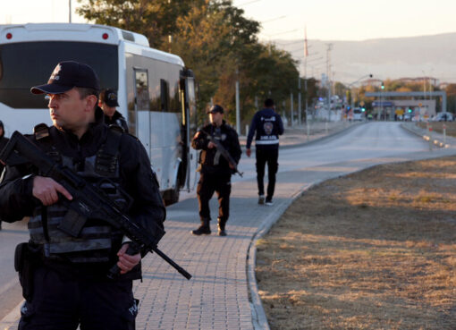 Turquía: al menos 5 muertos y 22 heridos en un atentado contra una fábrica militar | Los dos atacantes, no identificados hasta el momento, fueron abatidos