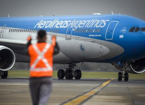 Aerolíneas, más cerca del remate: el proyecto privatizador obtuvo dictamen favorable en Diputados | El PRO y Milei avanzan en la venta de la empresa aérea estatal