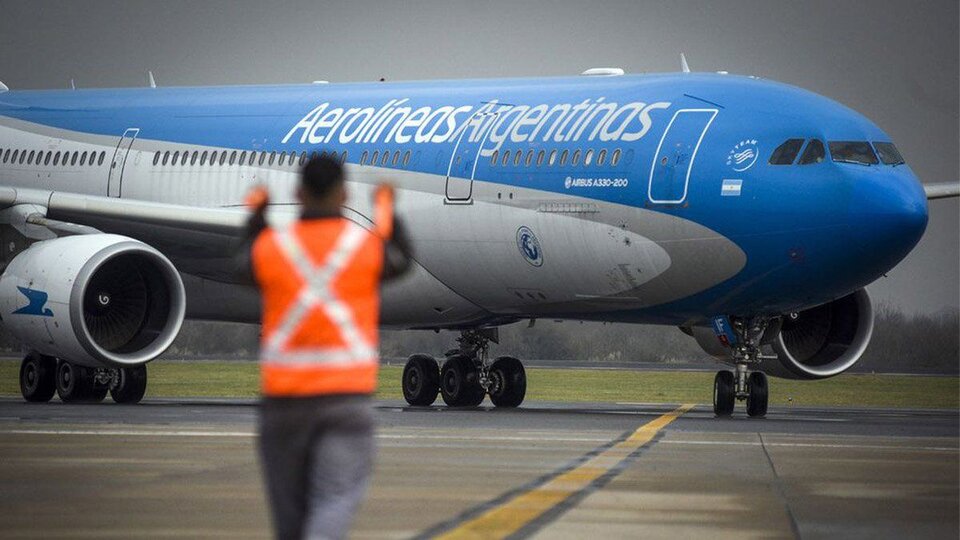 Aerolíneas, más cerca del remate: el proyecto privatizador obtuvo dictamen favorable en Diputados | El PRO y Milei avanzan en la venta de la empresa aérea estatal