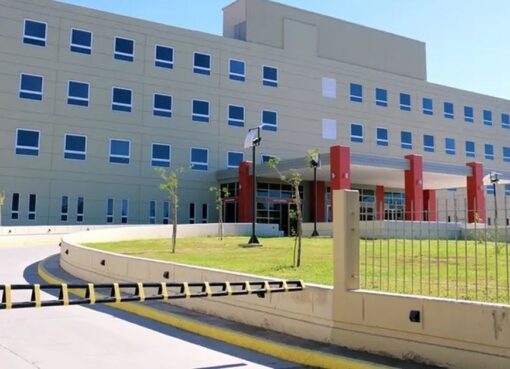 Retiraron el cuerpo del anciano que murió hace más de 20 días en el Hospital Rawson