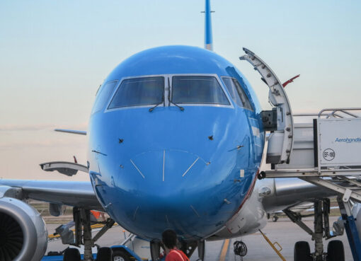 El Gobierno le quitó la exclusividad a Aerolíneas en Aeroparque para darle lugar a las low cost  | Avanza el desguace de la empresa