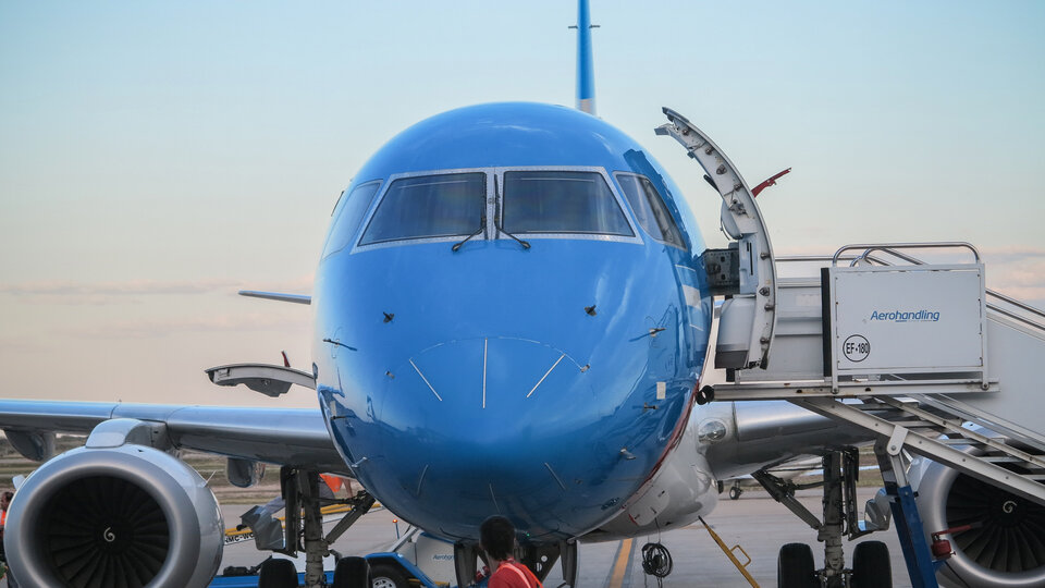 El Gobierno le quitó la exclusividad a Aerolíneas en Aeroparque para darle lugar a las low cost  | Avanza el desguace de la empresa