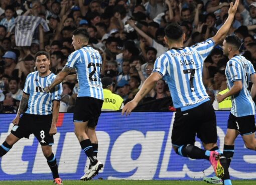 Racing eliminó al Corinthians y buscará un título internacional después de 36 años