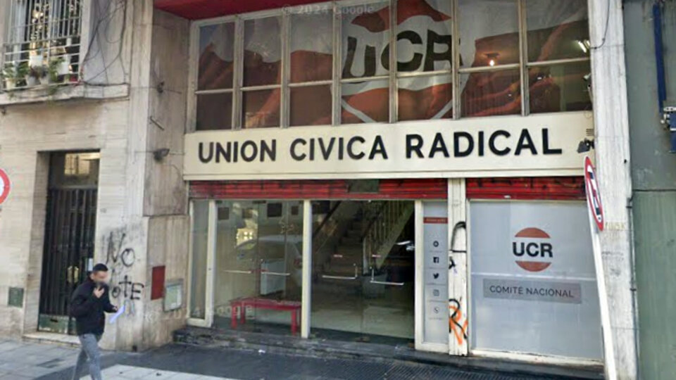 Destrozos en la sede de la UCR: denuncian que cinco personas entraron a la oficina de Lousteau | Se fueron sin robar nada