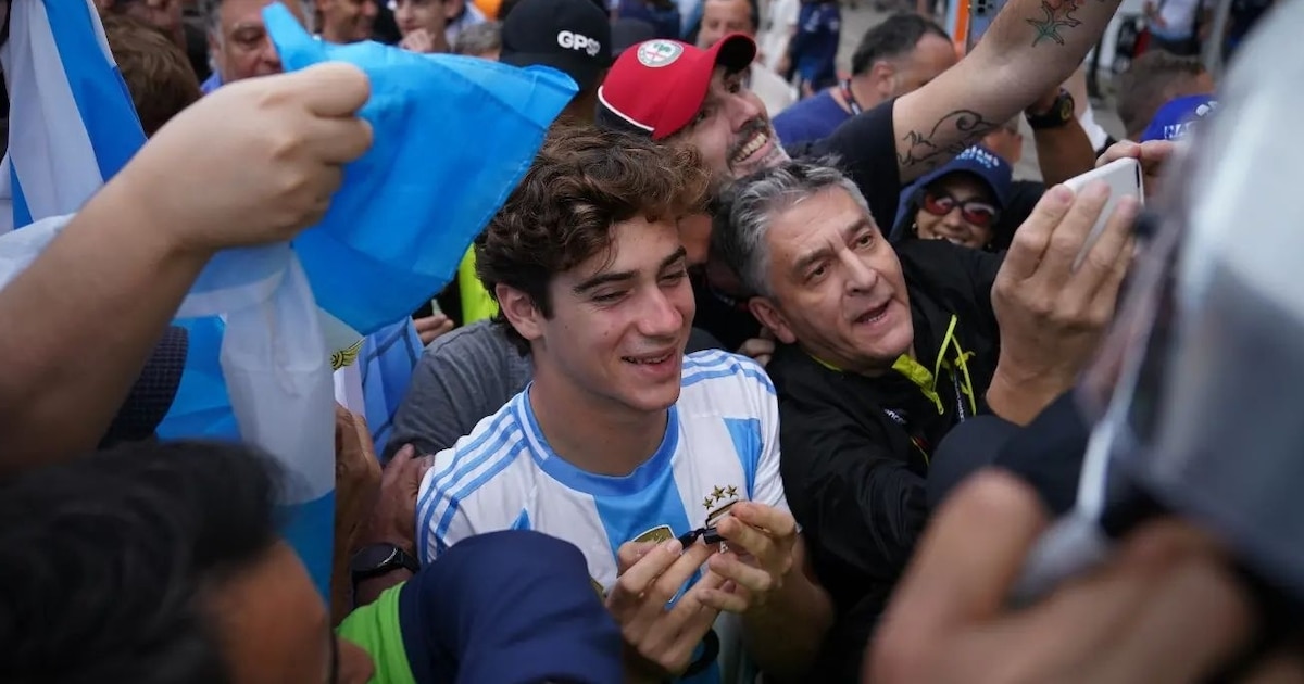 El multitudinario banderazo que realizaron los argentinos en Brasil para apoyar a Franco Colapinto