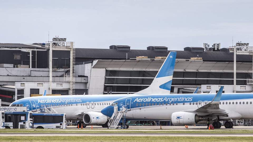 “Quieren culpar a los trabajadores” | La dirección libertaria de Aerolíneas suspendió la paritaria y desde APLA salieron al cruce