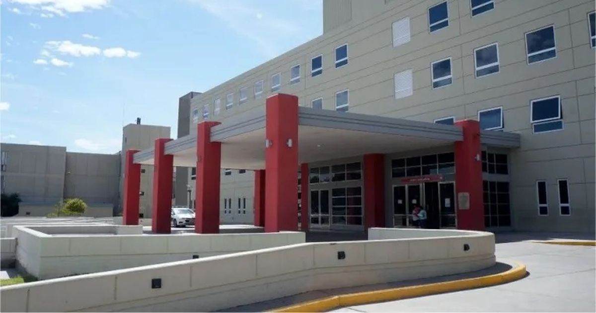 Pacientes solitarios y el arduo trabajo en el Hospital Rawson cuando no hay familiares