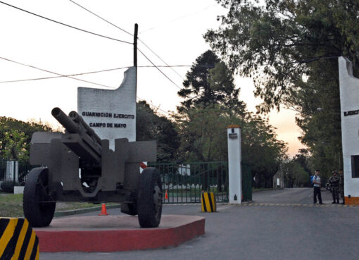 Un límite de la justicia al intento del gobierno de vender parte de Campo de Mayo | Las querellas se oponen porque es prueba de los crímenes de la dictadura