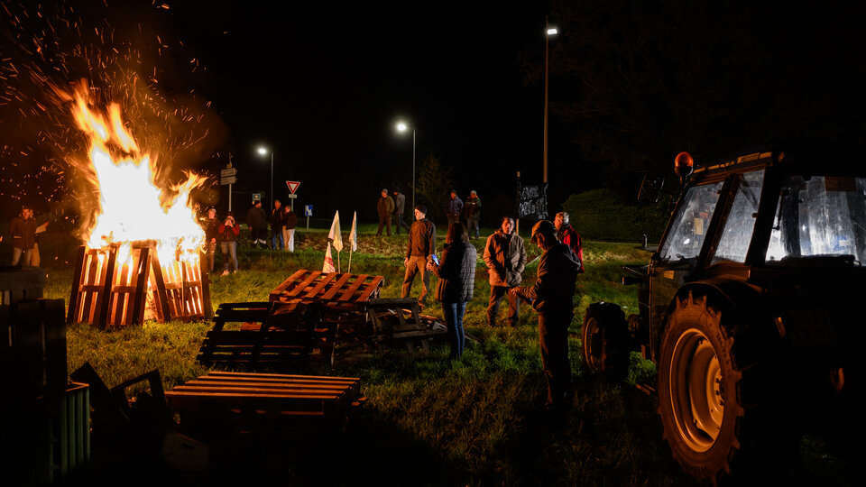 Francia: protesta de agricultores contra el acuerdo Unión Europea-Mercosur | El pacto largamente negociado crearía la mayor zona de libre comercio del mundo