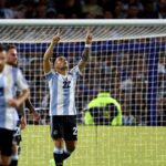 La selección argentina venció 1-0 a Perú y cerró el 2024 como líder de las Eliminatorias