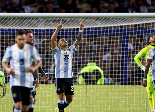 La selección argentina venció 1-0 a Perú y cerró el 2024 como líder de las Eliminatorias