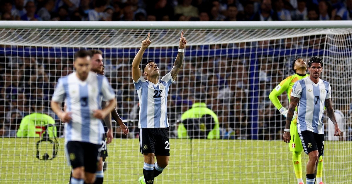 La selección argentina venció 1-0 a Perú y cerró el 2024 como líder de las Eliminatorias