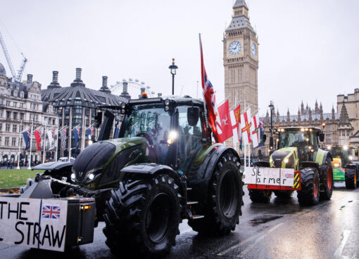 Miles de agricultores protestan en Londres contra el impuesto a la herencia | El gobierno laborista aplicará una tasa del 20 por ciento sobre activos agrícolas