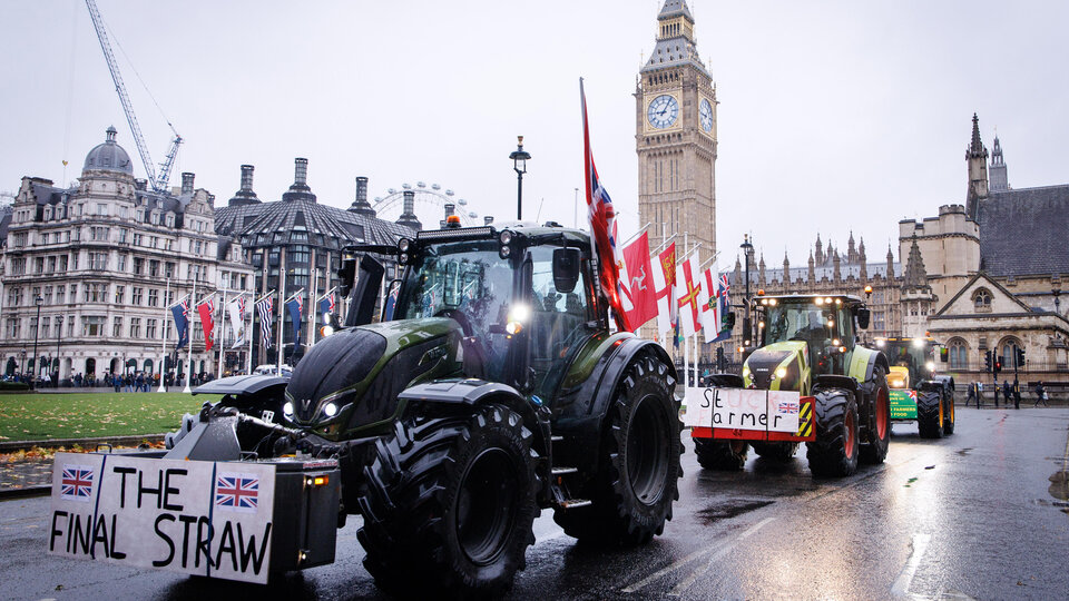 Miles de agricultores protestan en Londres contra el impuesto a la herencia | El gobierno laborista aplicará una tasa del 20 por ciento sobre activos agrícolas