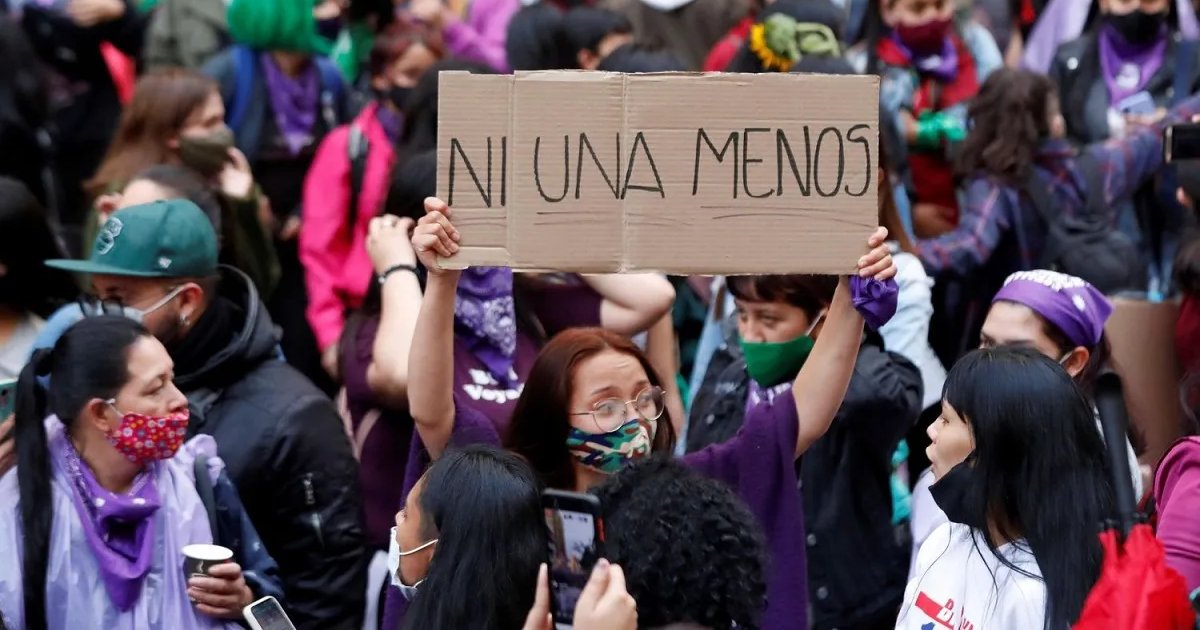 San Juan alza la voz en la lucha para eliminar la violencia contra la mujer con una marcha