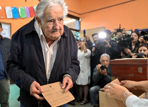 Antes de votar, José “Pepe” Mujica criticó a Javier Milei y afirmó que la relación “es difícil” | “Como los países no se mudan, tenemos que tener la mejor relación que podamos”, ironizó