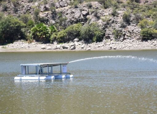 El importante motivo por el que instalaron una sofisticada balsa flotante en medio del Dique San Agustín