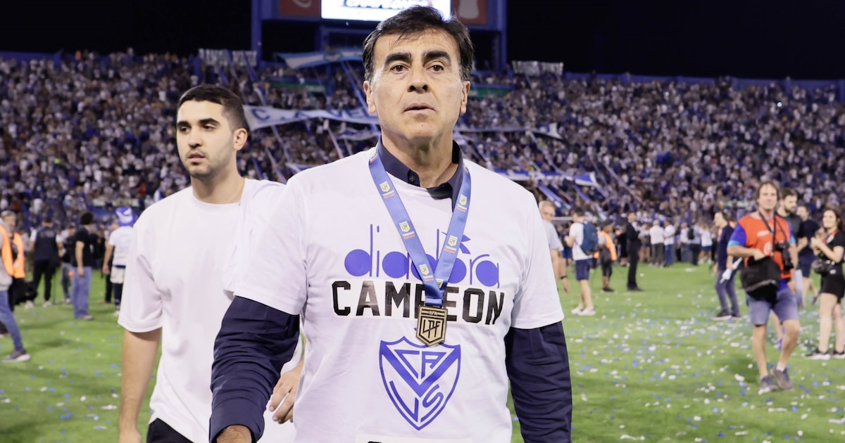 Impacto en el campeón Vélez: Gustavo Quinteros no seguirá como DT y asumiría en un club brasileño