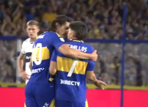 La tensa discusión entre Cavani y Zeballos después del gol con el que Boca abrió el marcador ante Gimnasia