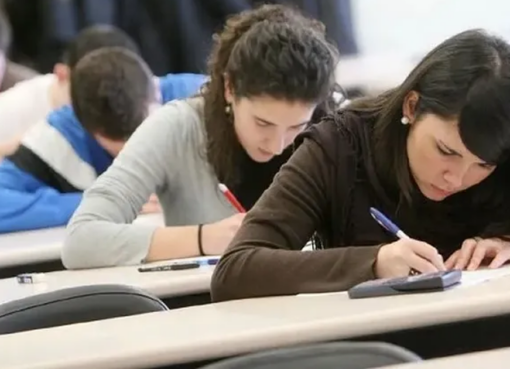 Cuáles son las carreras más cortas y con mejor salida laboral para estudiar en San Juan, según la IA