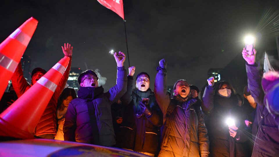 Crisis en Corea del Sur: el Presidente da marcha atrás con la ley marcial y desata protestas | Después del rechazo del Congreso