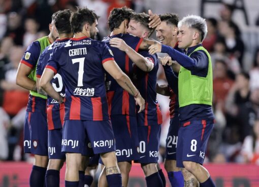 Los aplausos de los hinchas de River a Iker Muniain y su reacción después de anotar el 1-1 para San Lorenzo