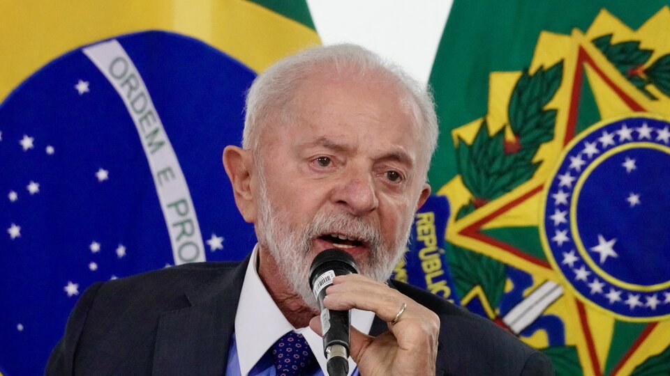 Lula está despierto, conversa normalmente y seguirá internado en observación | Fue operado de urgencia por una hemorragia cerebral