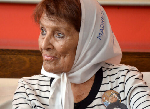 “Nos dicen que iluminamos, pero esa luz hay que mantenerla encendida” | Taty Almeida es la nueva presidenta de Madres de Plaza de Mayo Línea Fundadora