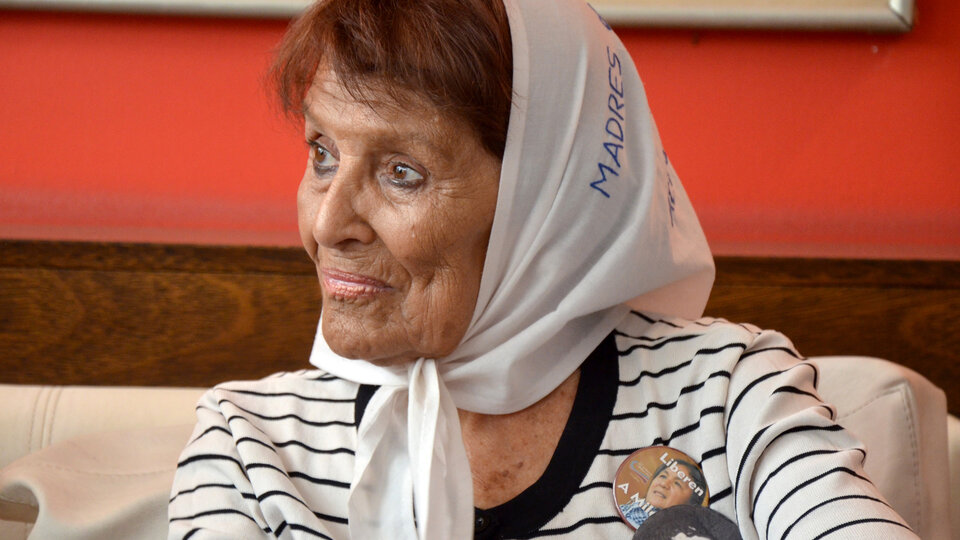 “Nos dicen que iluminamos, pero esa luz hay que mantenerla encendida” | Taty Almeida es la nueva presidenta de Madres de Plaza de Mayo Línea Fundadora