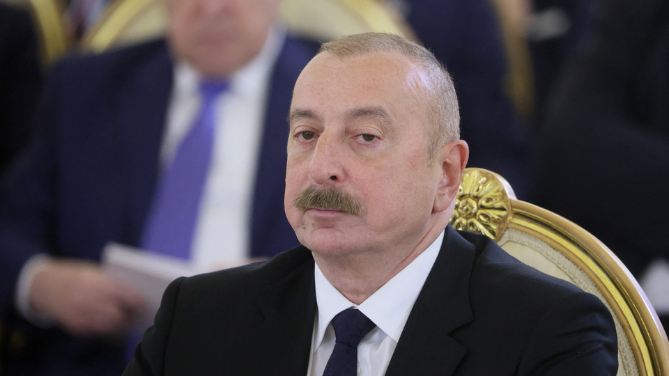 El presidente de Azerbaiyán acusa a Rusia de derribar el avión “por accidente” | Ilham Aliyev cree que el Kremlin busca encubrir la verdadera causa del siniestro